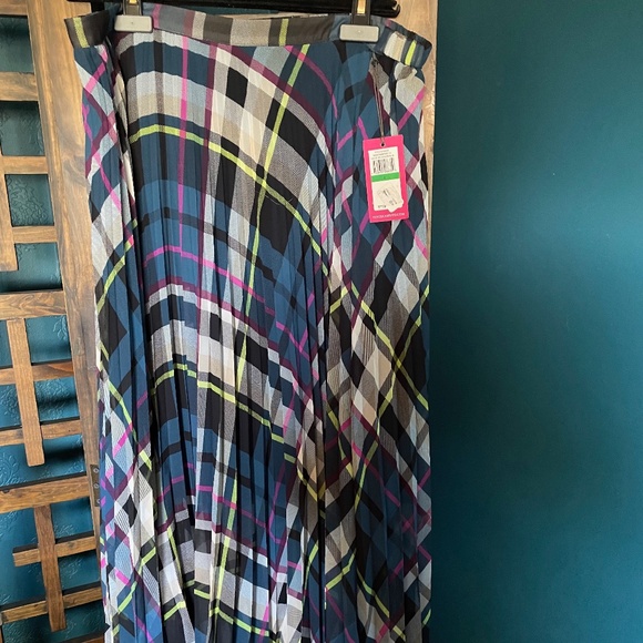 Vince Camuto NWT blue multicolour plaid pleated skirt, US L, mint. - Picture 1 of 4